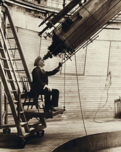 Percival Lowell observant Venus depuis son observatoire