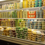 Le rayon margarines d’une supérette de quartier à Montréal cet été
