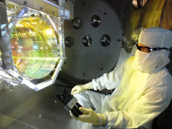 Miroir de LIGO Crédit : Caltech/MIT/LIGO Lab