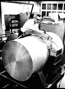 Barre résonante de Weber. Crédit : Volker Steger/Science Photo Library