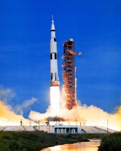 ps269_Apollo_15_launch.jpg